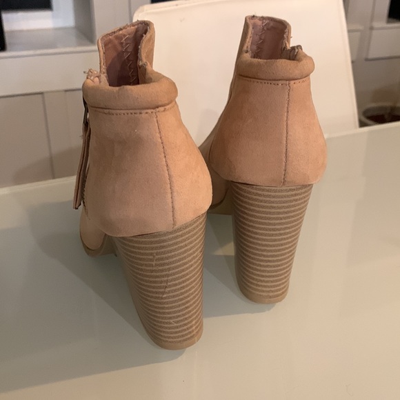 Qupid bootie - size 7 - Picture 3 of 7